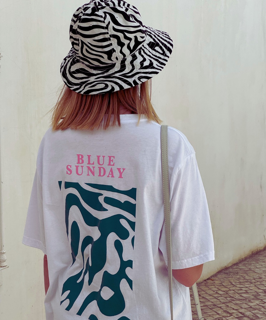 Unisex Shirt Green Waves aus 100% Biobaumwolle mit handgezeichnetem Print. Siebdruck aus München.