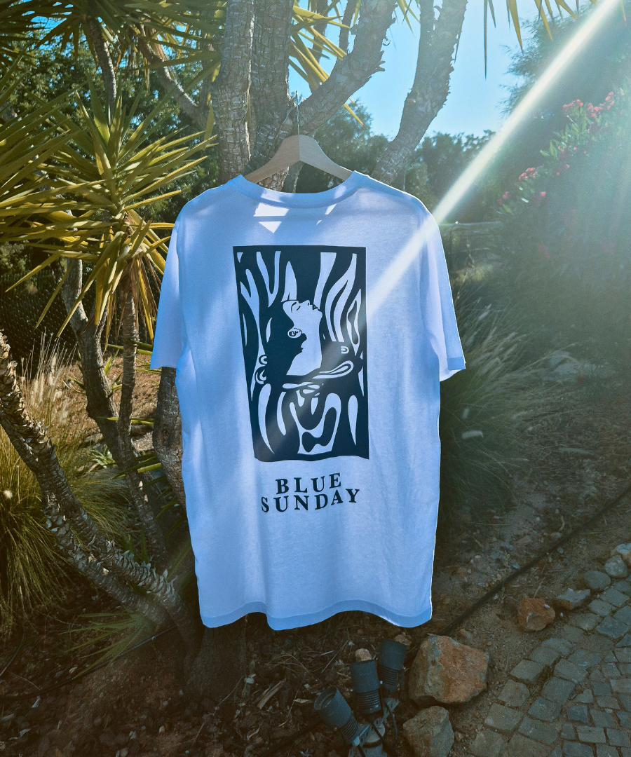 Unisex Shirt SWIM aus 100% Biobaumwolle mit handgezeichnetem Print. Siebdruck aus München.