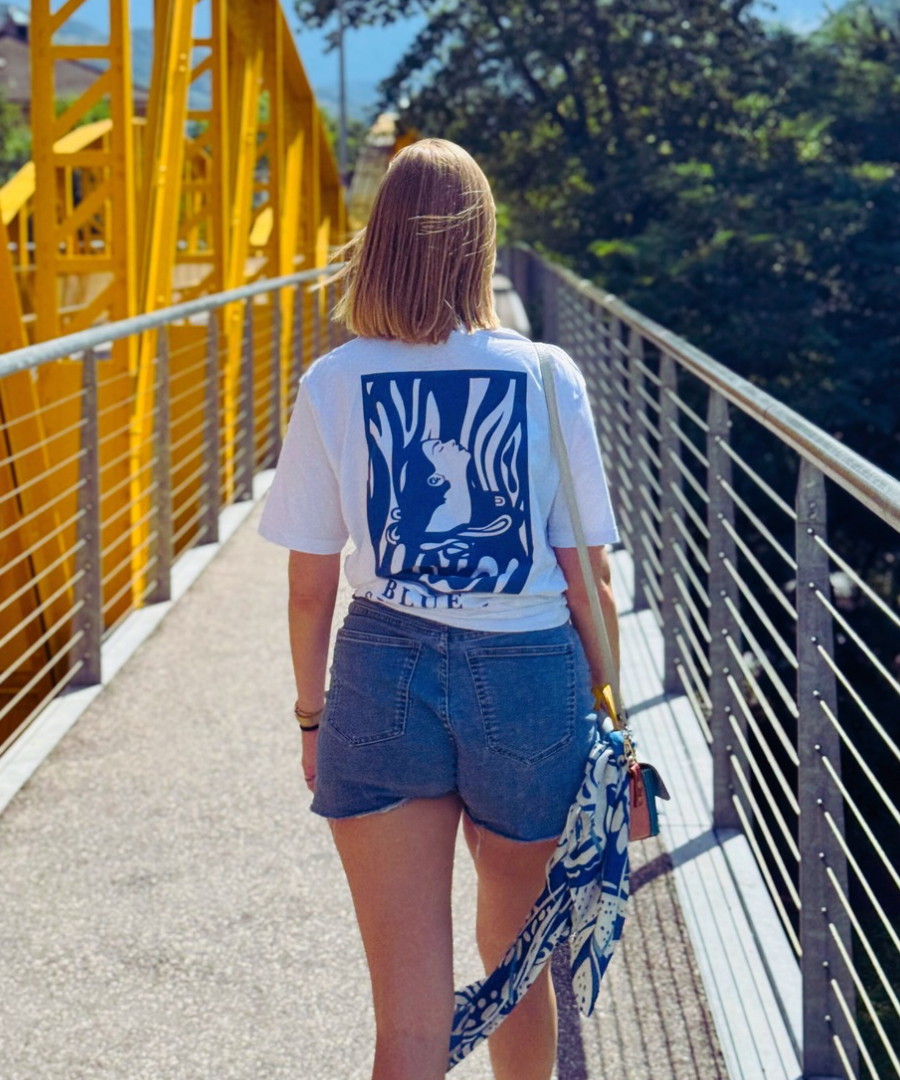 Unisex Shirt SWIM aus 100% Biobaumwolle mit handgezeichnetem Print. Siebdruck aus München.