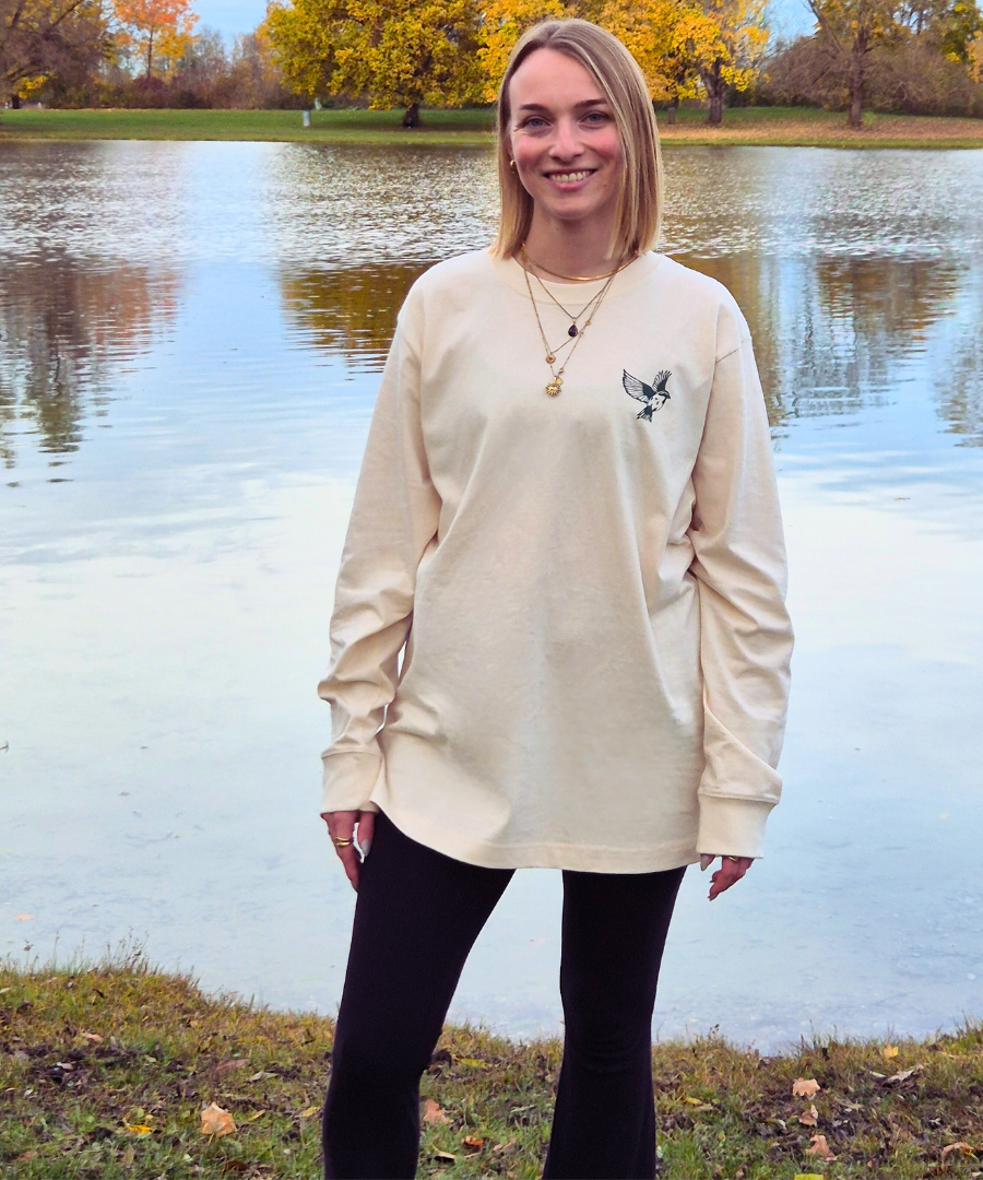 Longsleeve BIRDY aus 100% Biobaumwolle mit handgezeichnetem Print. Siebdruck aus München.