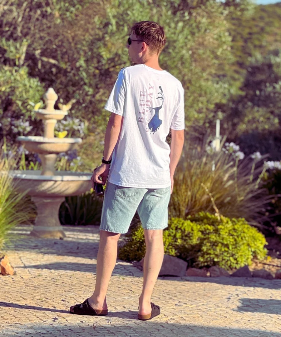 Unisex Shirt SHADOW aus 100% Biobaumwolle mit handgezeichnetem Print. Siebdruck aus München.