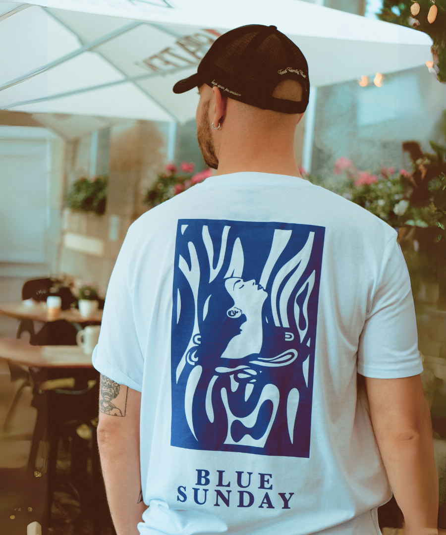 Unisex Shirt SWIM aus 100% Biobaumwolle mit handgezeichnetem Print. Siebdruck aus München.