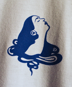 Unisex Shirt SWIM aus 100% Biobaumwolle mit handgezeichnetem Print. Siebdruck aus München.