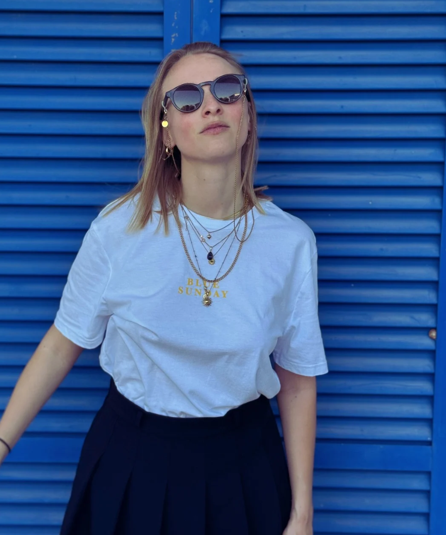 Unisex Shirt FLOWERS aus 100% Biobaumwolle mit handgezeichnetem Print. Siebdruck aus München.