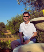 Unisex Shirt SHADOW aus 100% Biobaumwolle mit handgezeichnetem Print. Siebdruck aus München.