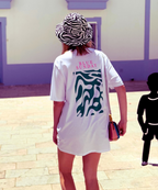 Unisex Shirt Green Waves aus 100% Biobaumwolle mit handgezeichnetem Print. Siebdruck aus München.